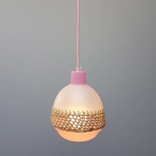 Upcycle hanglamp hooked on it roze - Afbeelding 3