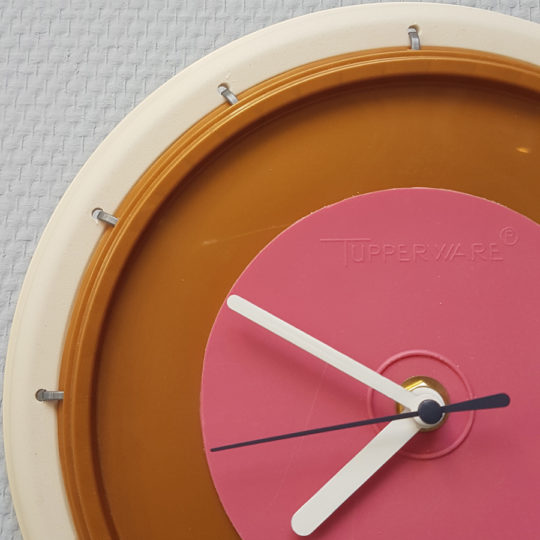 Tupperware upcycle klok