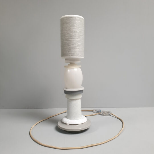 upcycle lamp in wit en grijs